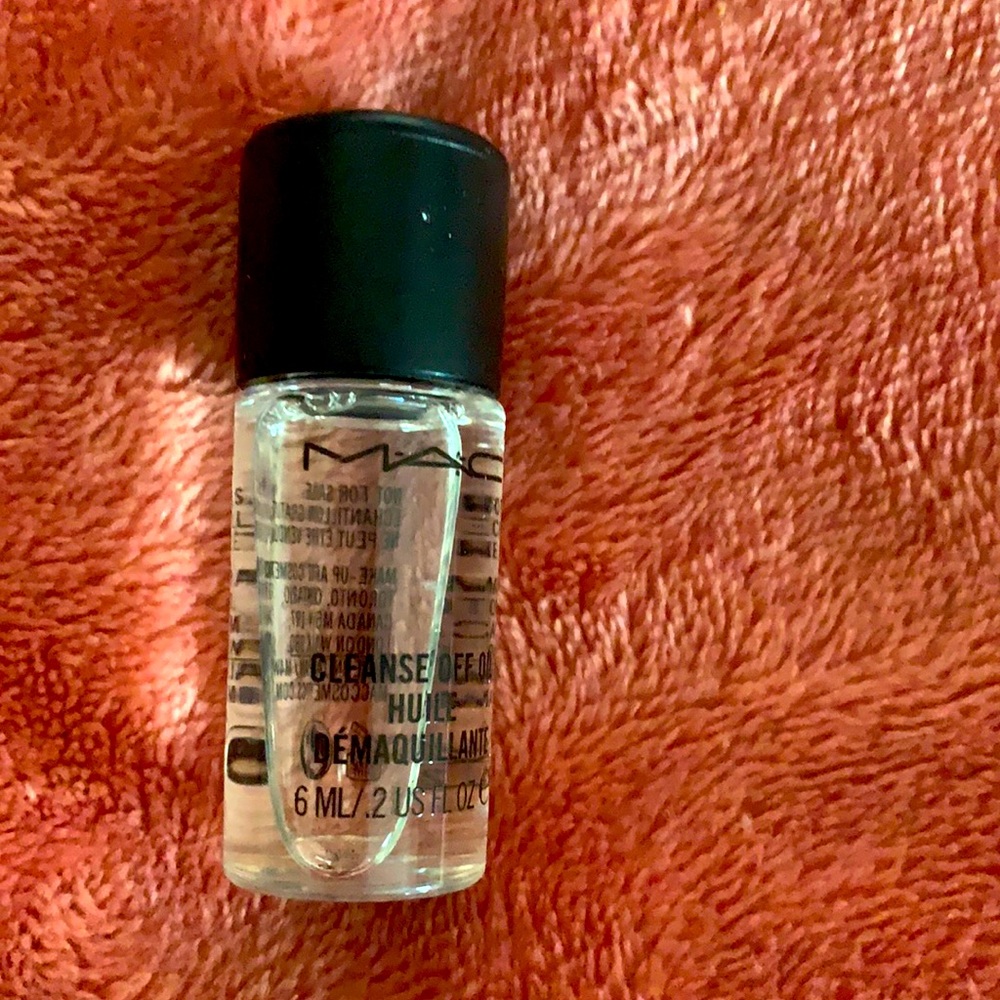 Mac cleanse off oil